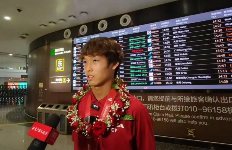 王指导在赛, 球队门将曹 王指导在赛, 球队门将曹