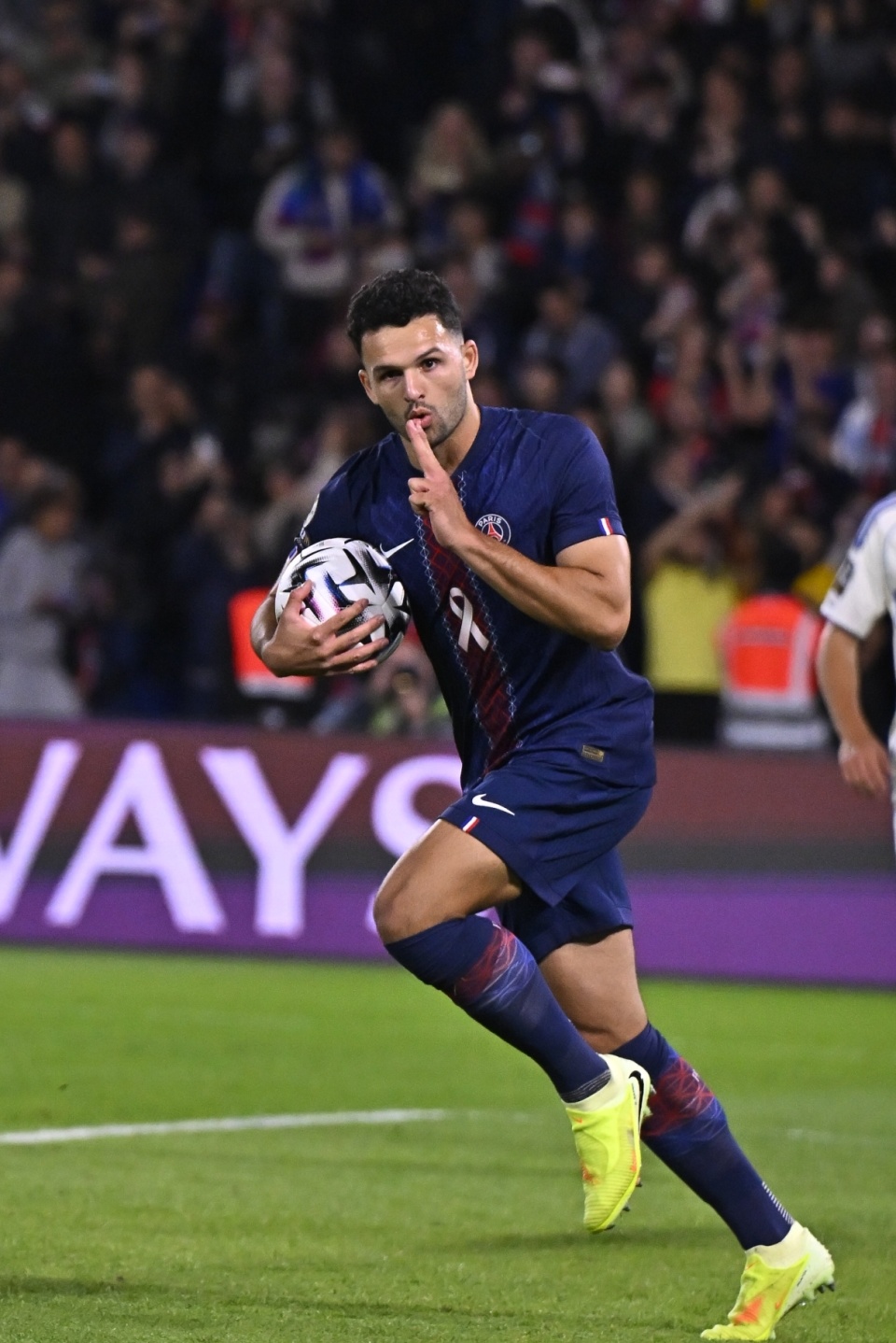 斯梅开二度 斯梅开二度